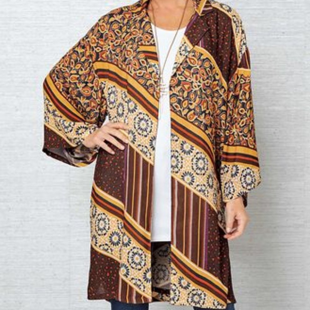 Beautiful Patterns And Colors Create A Silky Kimo… - image 1